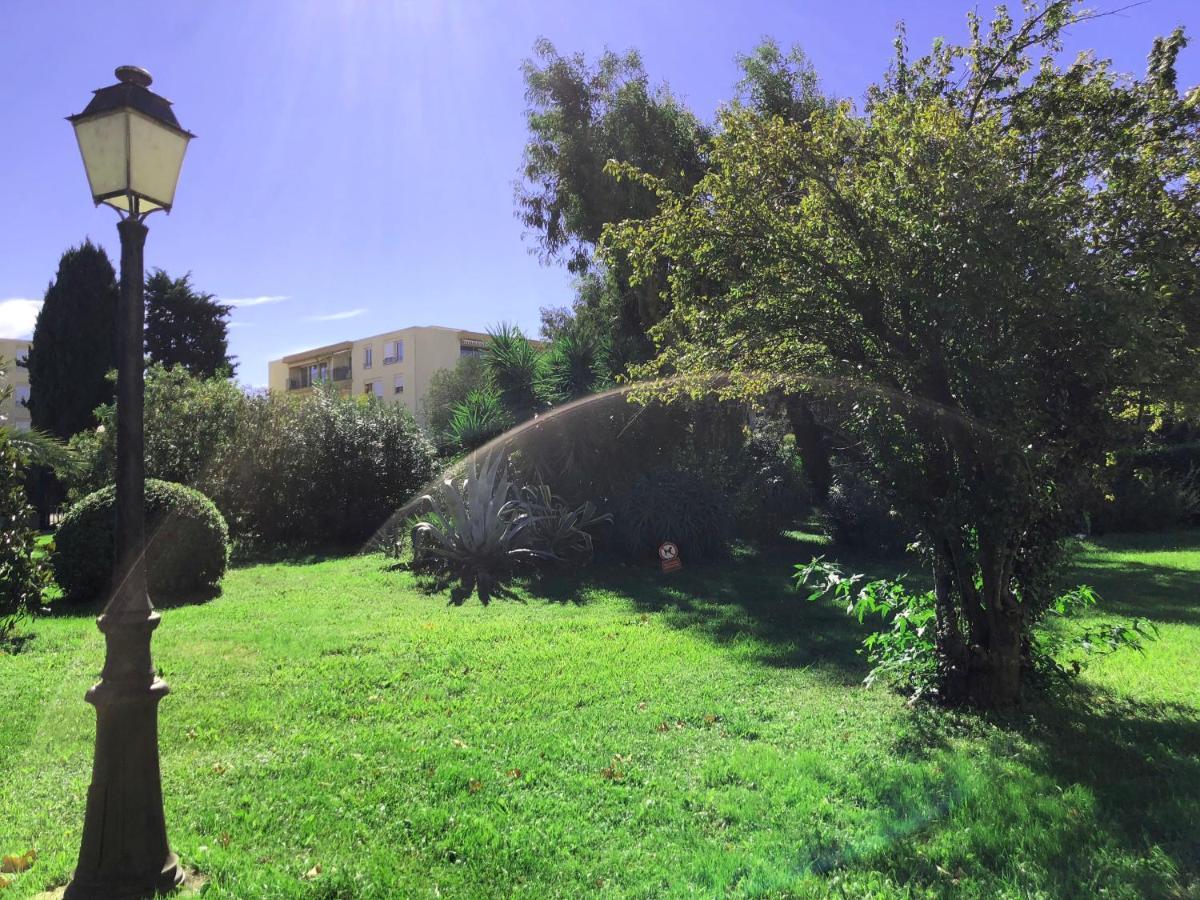 Un Nid A Saint Tropez Apartment Exterior photo